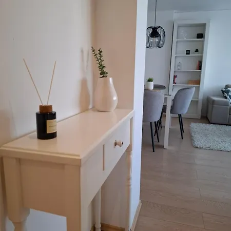 Max Sa Privatnim Parkingom 바냐루카