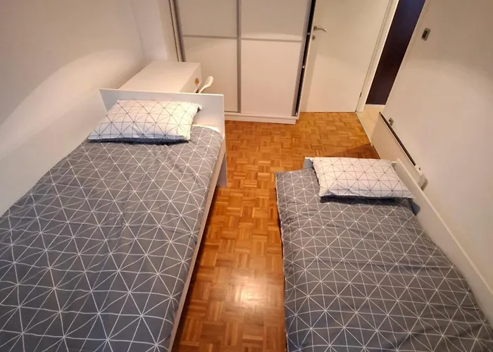 Max Sa Privatnim Parkingom