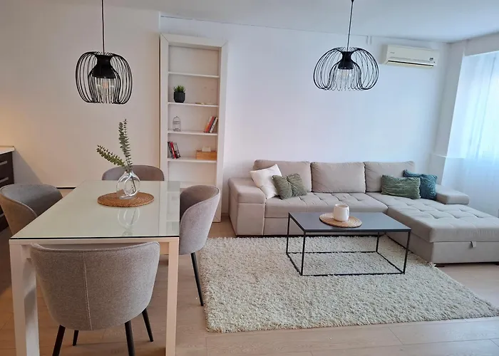 Max Sa Privatnim Parkingom Apartment